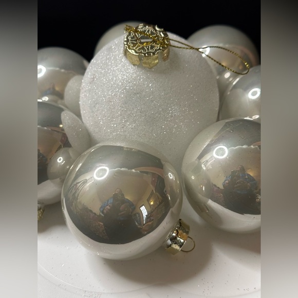 Set Of 8 Christmas Balls/Ornaments - Picture 9 of 9